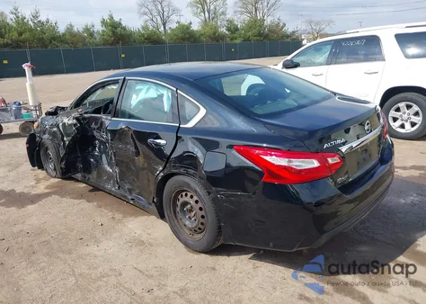 2017 Nissan Altima 2.5 S z USA, uszkodzony, nr VIN 1N4AL3AP8HC280145